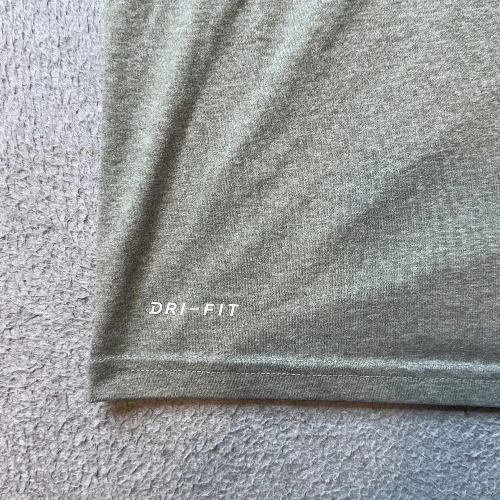 Nike T-Shirt Mens S Gray Football Dri-FIT Graphic Athletic Training 842527-063